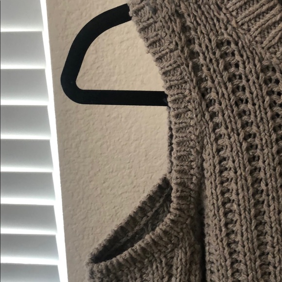 BCBG cold shoulder knitted long sleeve top - Picture 4 of 5